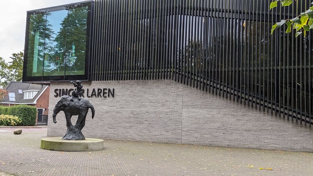 Singer_Laren